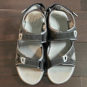 Khombu Black and Gray Women’s Adjustable Sandals